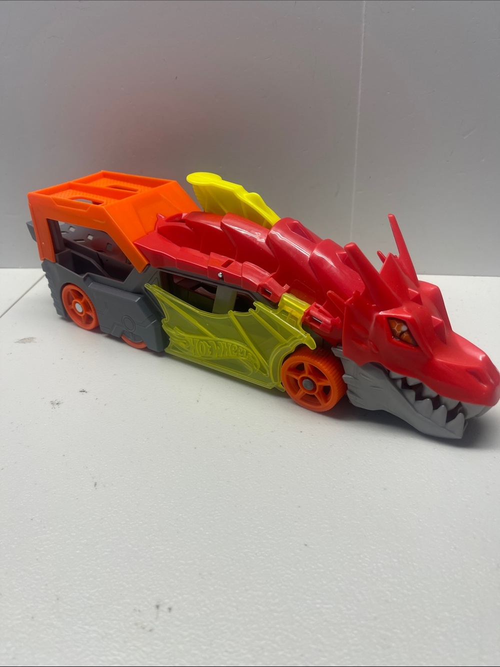 Hot Wheels City Dragon Launch Transporter Mattel 2020!!